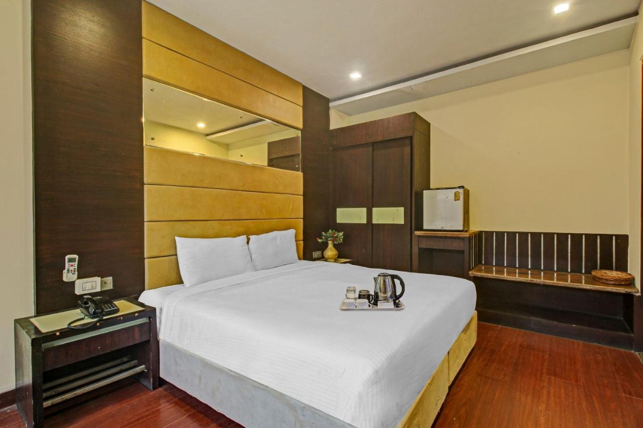 Hotel Oyo Townhouse 707 Grand Krishna Hyderabad Exterior foto