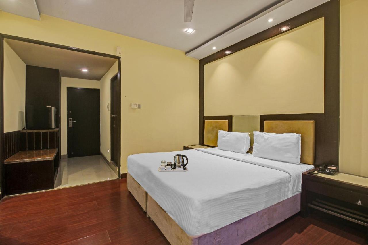 Hotel Oyo Townhouse 707 Grand Krishna Hyderabad Exterior foto